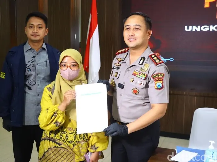 Polres Gresik Ungkap Pemerasan Berkedok Pinjol Ilegal, Uang Korban Kembali Utuh